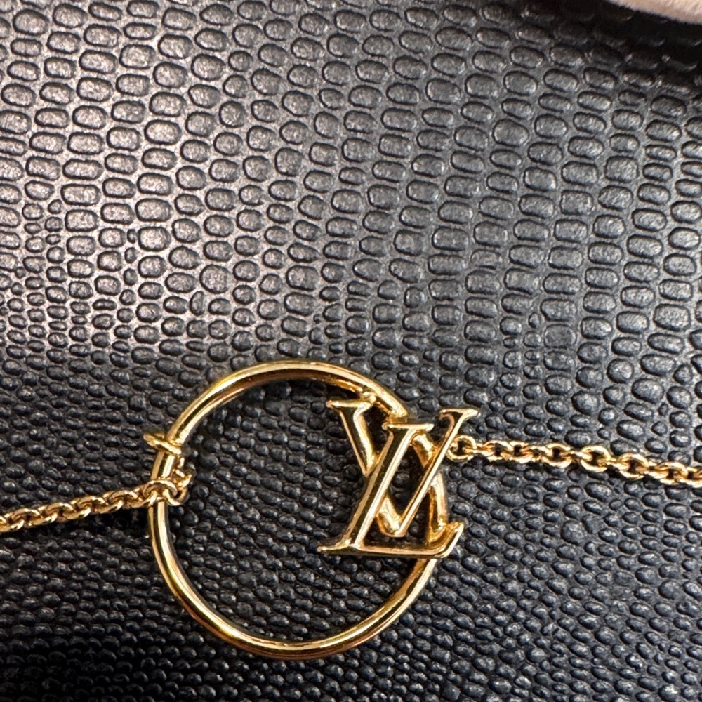 Louis Vuitton Gold Pendant Necklace - Picture 3 of 3